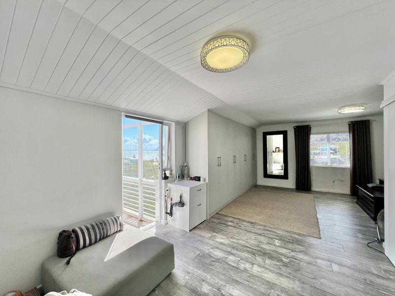 6 Bedroom Property for Sale in Rooi Els Western Cape